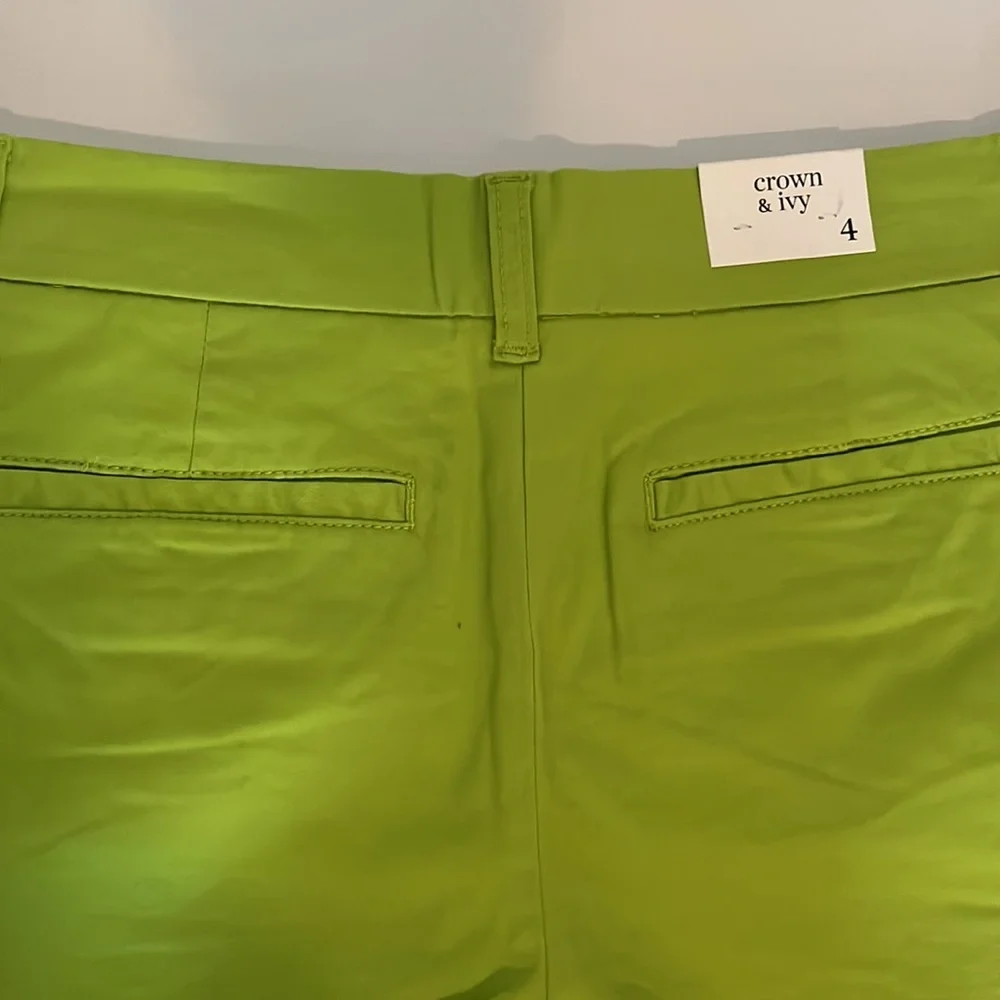 Crown & Ivy women's flat-front shorts size 4 NWT Bright Green
